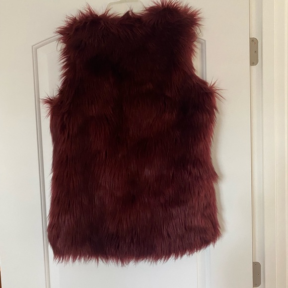 Gianni Bini Maroon Fur Vest - Picture 5 of 6